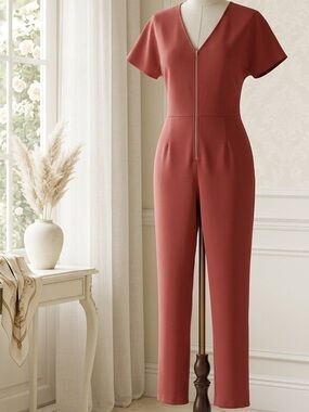 Polagram| Rust-Red V-Neck Short-Sleeve Jumpsuit w/Front Zip & Back Tie Sz L